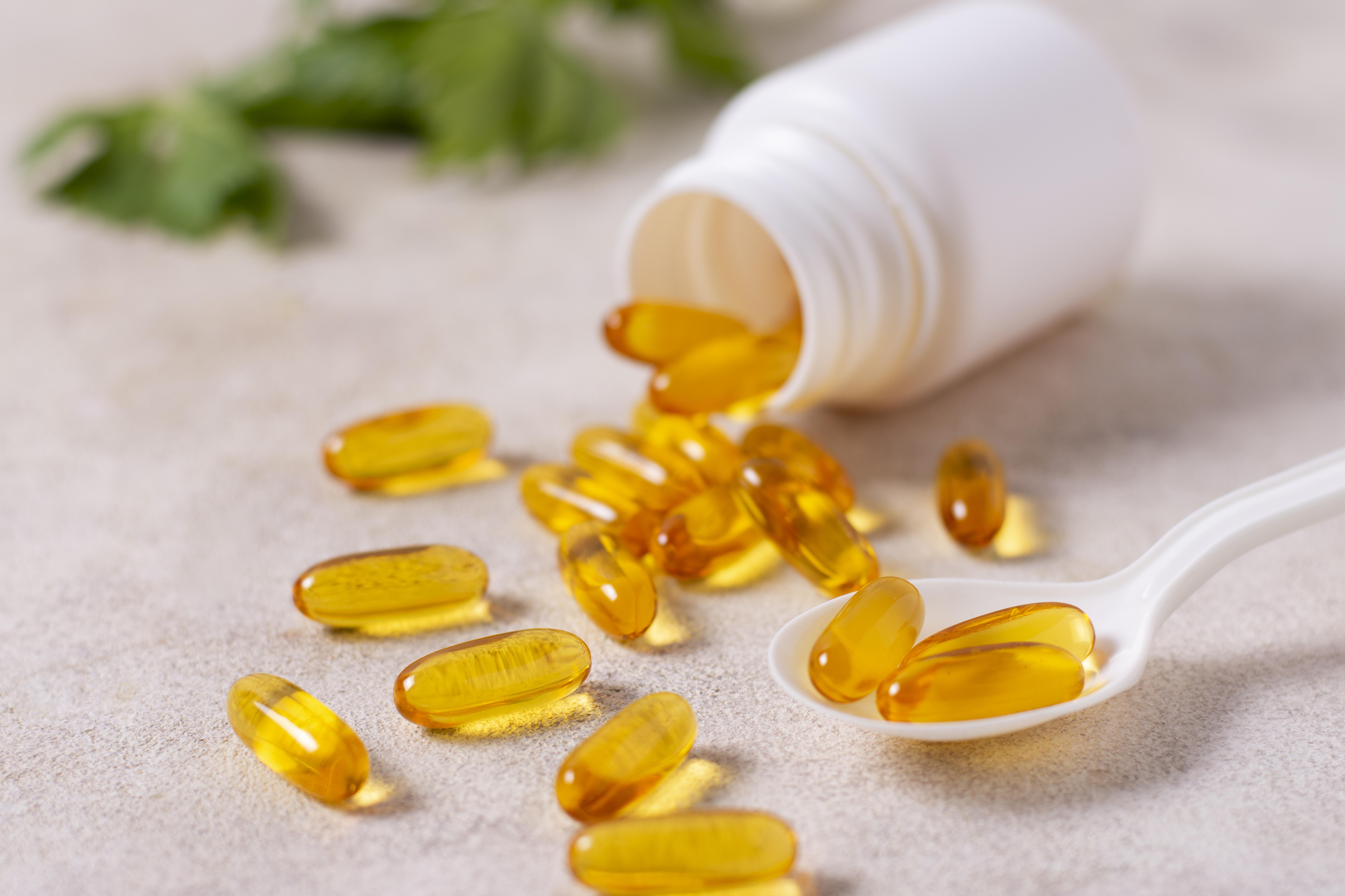 yellow-pills-arrangement yellow-pills-arrangement