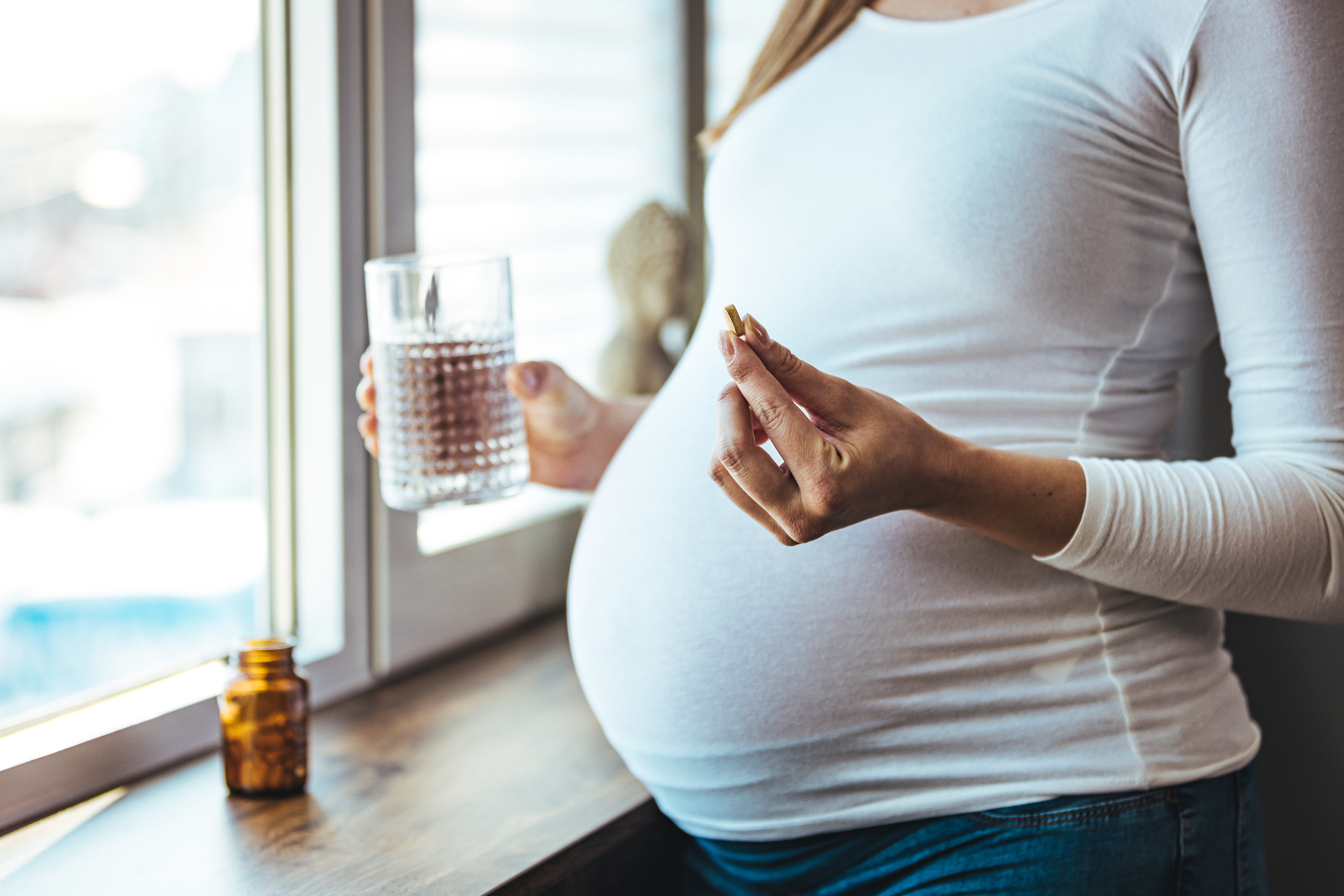 Pregnant,Woman,Reading,Label,On,Bottle,With,Medicine,,With,Vitamins.