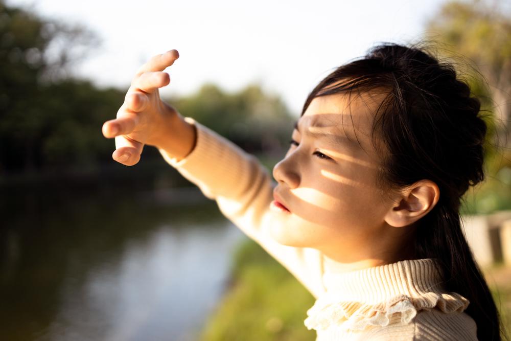 Asian,Child,Girl,Covering,Face,By,Hand,To,Protect,prevent,Face Asian,Child,Girl,Covering,Face,By,Hand,To,Protect,prevent,Face