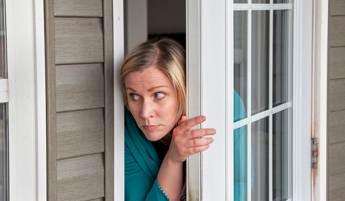 Agoraphobia: What Is, Causes, Symptoms, Diagnosis, and Treatment