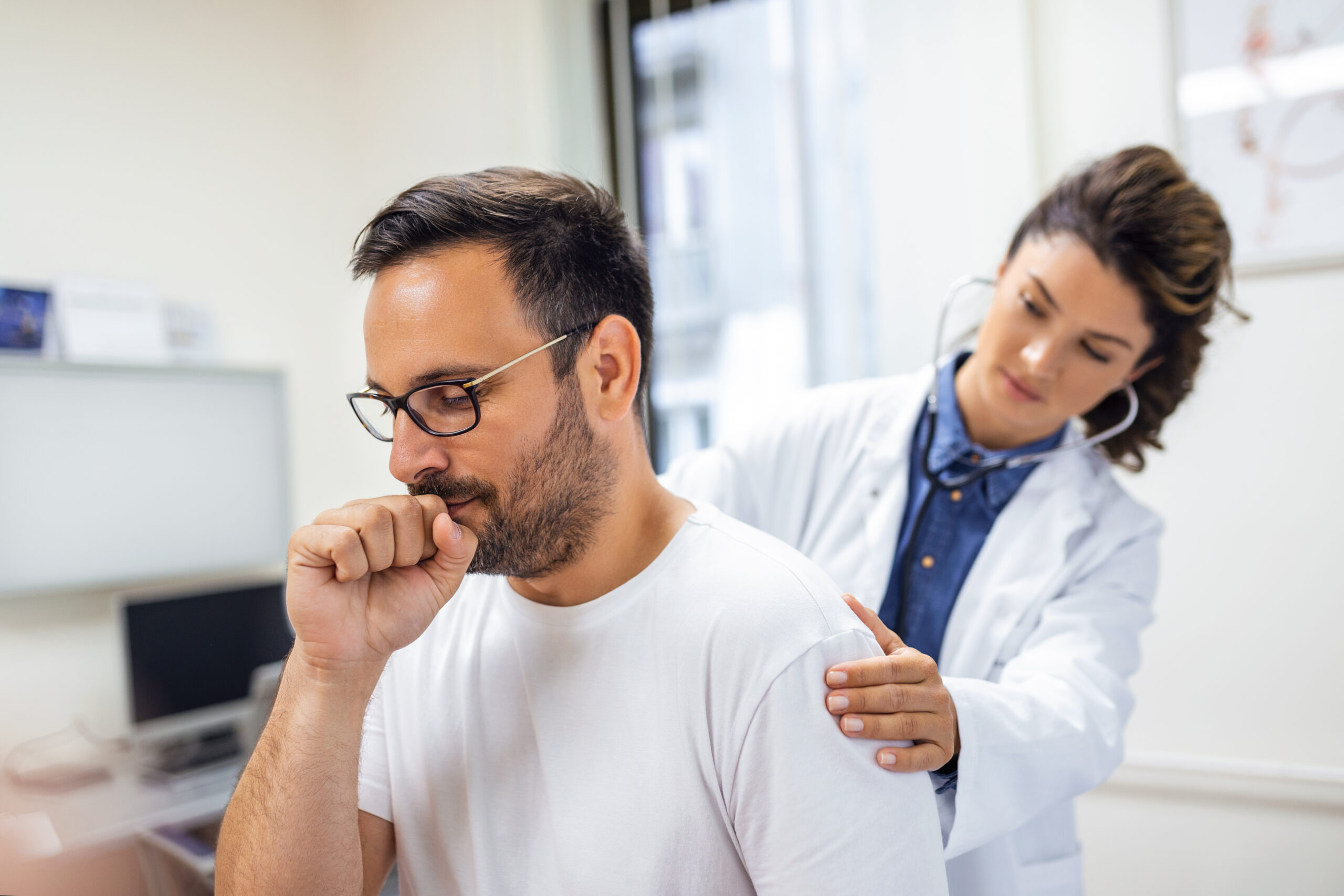 A female doctor at the clinic performs auscultation of the lungs of a patient with symptoms of coronavirus or pneumonia. A female doctor at the clinic performs auscultation of the lungs of a patient with symptoms of coronavirus or pneumonia.