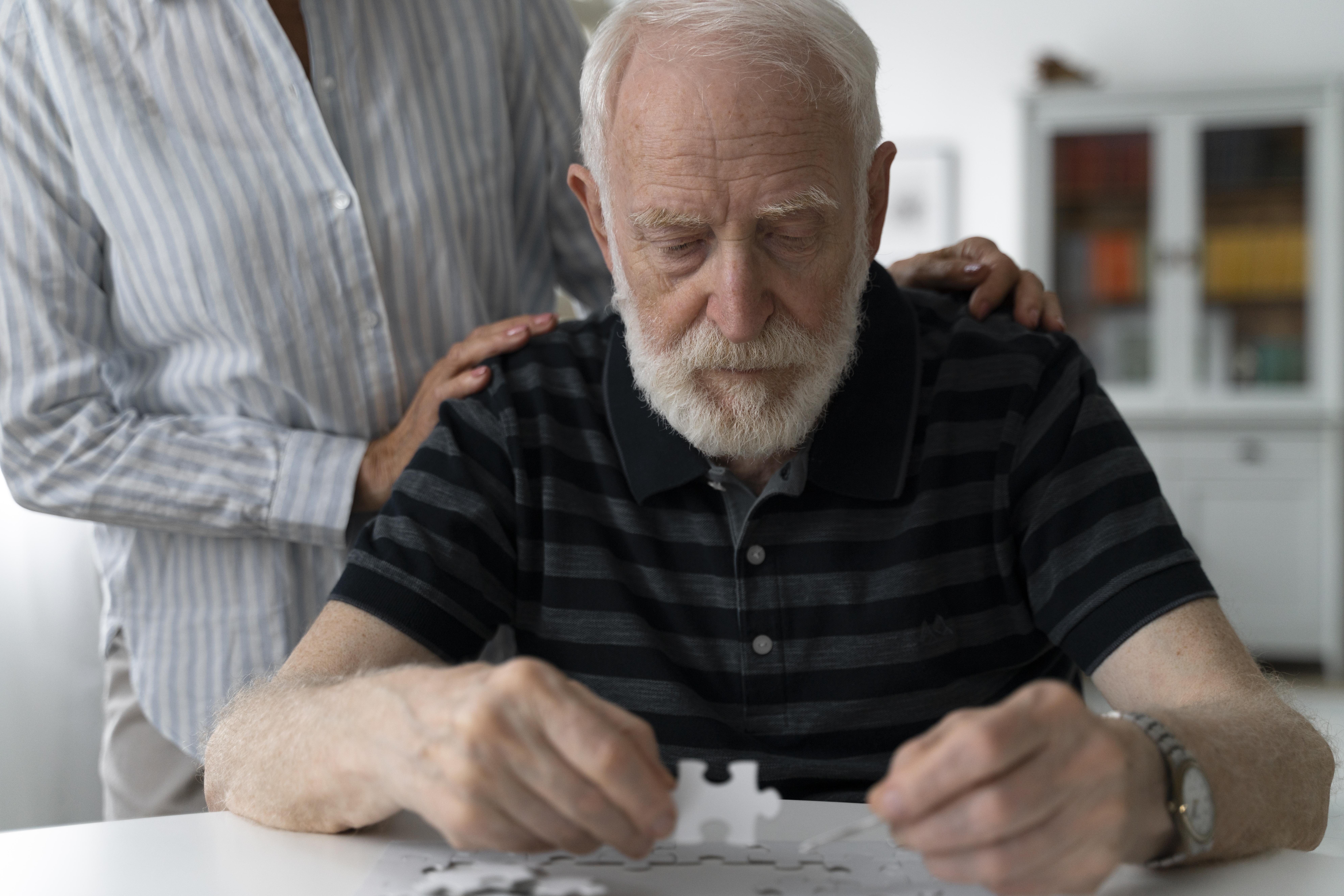 alzheimers-disease-what-is-causes-amp-characteristic-symptoms-403191 alzheimers-disease-what-is-causes-amp-characteristic-symptoms-403191