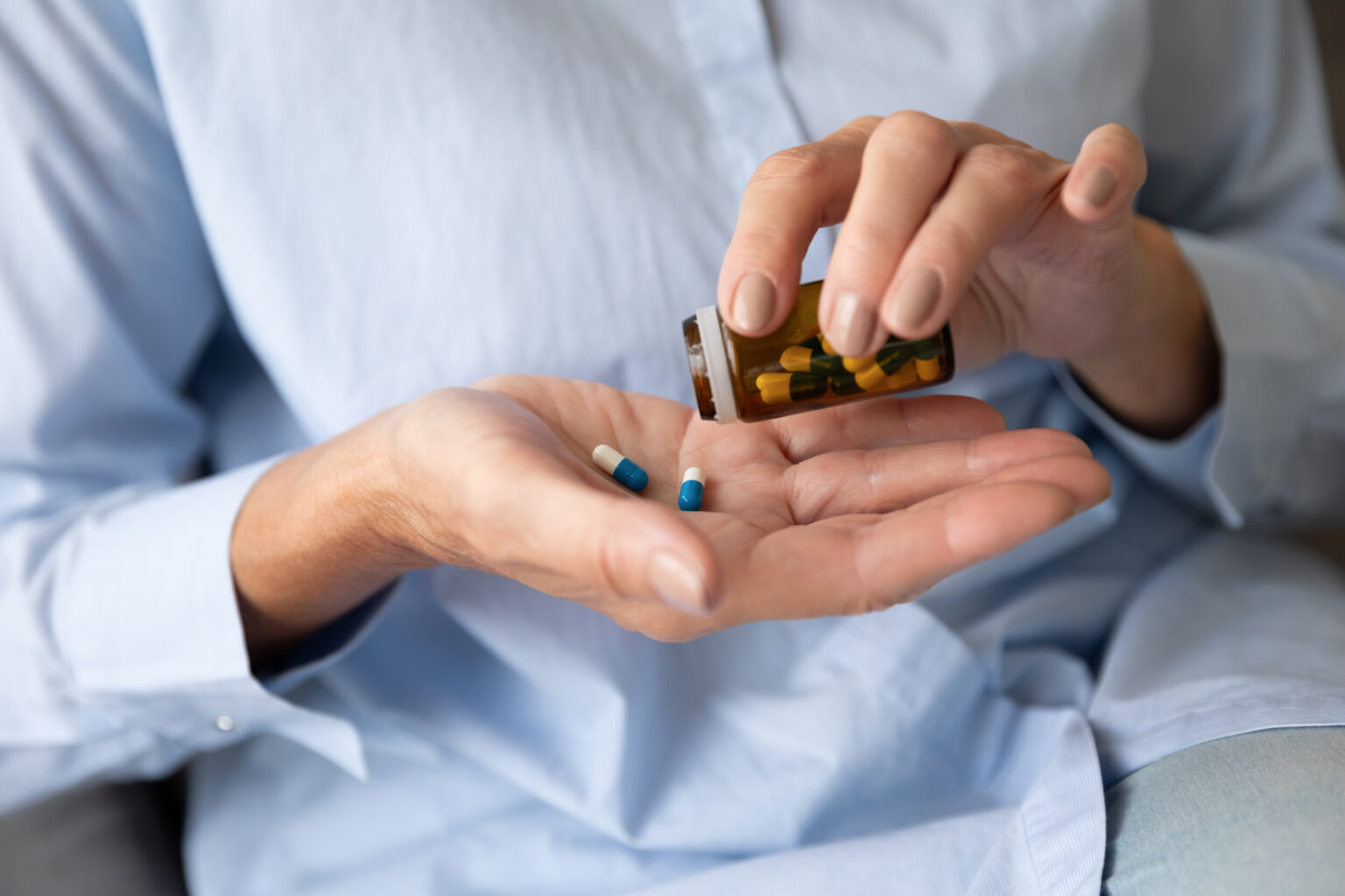 Close,Up,Old,Female,Hands,Holds,Glass,Bottle,Pours,Pills
