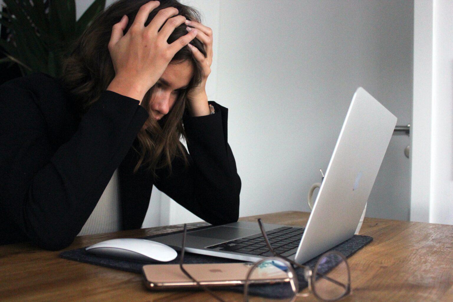 hyperhidrosis-what-is-types-causes-symptoms-and-diagnosis-021272 hyperhidrosis-what-is-types-causes-symptoms-and-diagnosis-021272