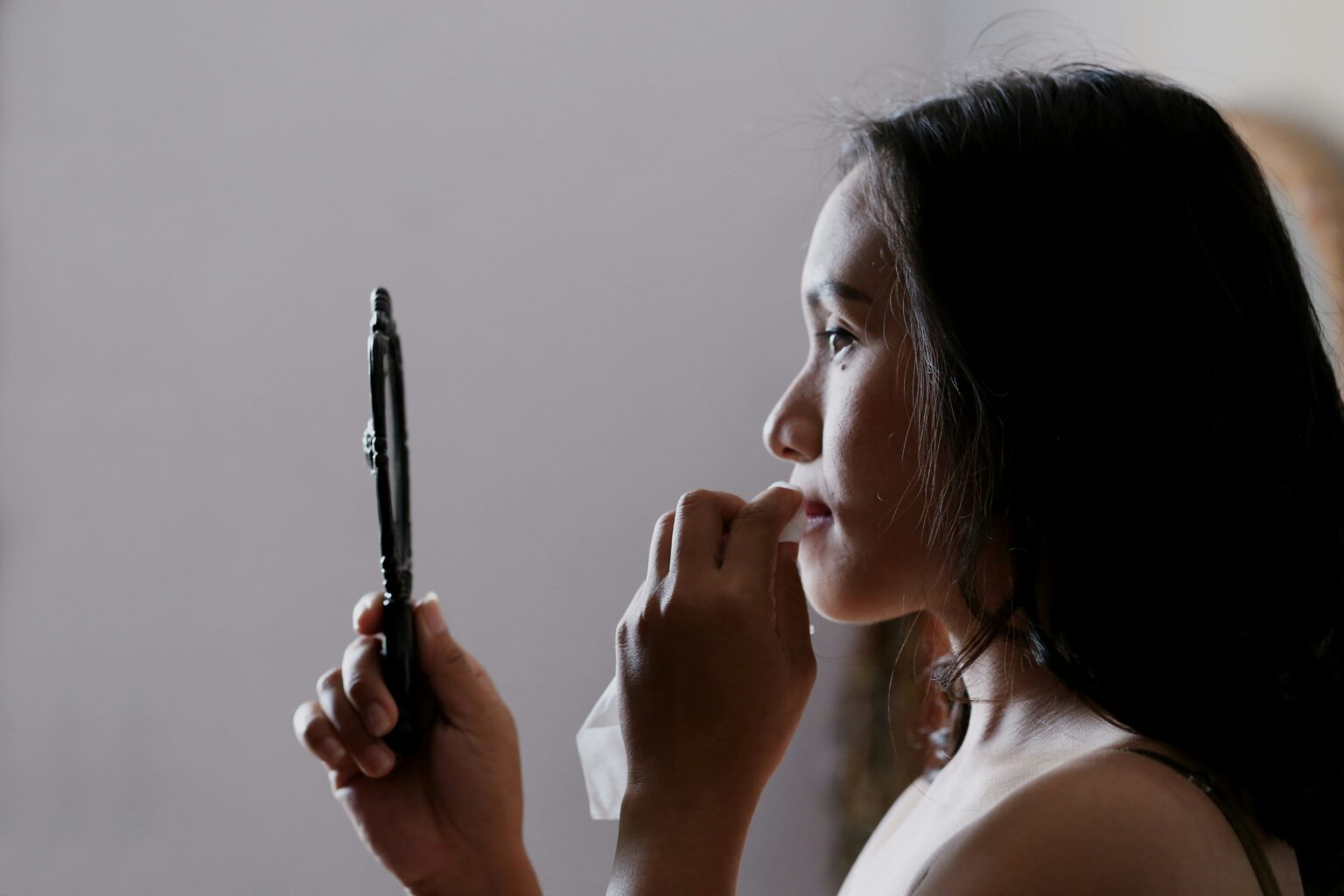 dysmorphia-what-is-body-image-causes-symptoms-and-other-disorders-648980