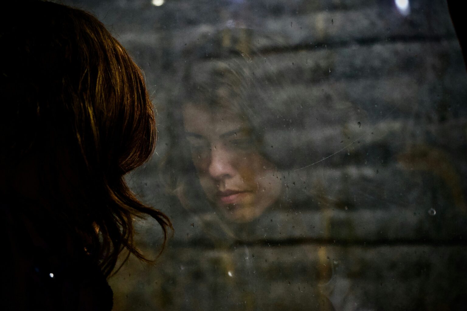 dysmorphia-what-is-body-image-causes-symptoms-and-other-disorders-957489
