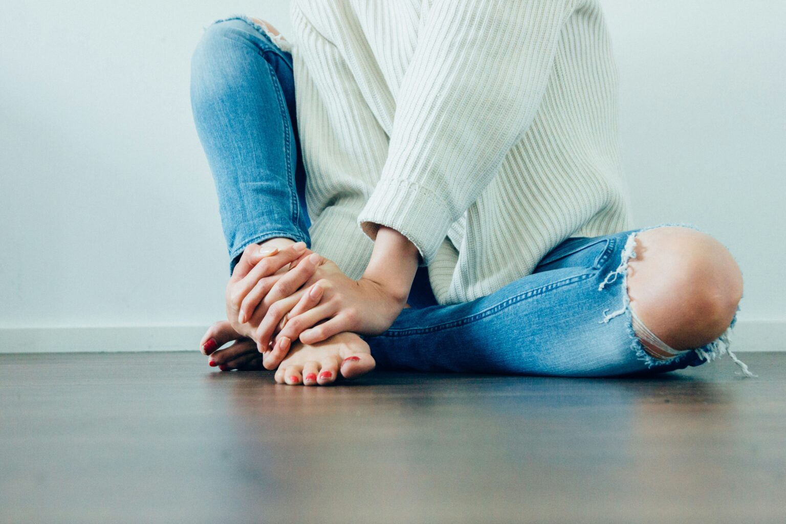 cold-feet-what-are-risk-factors-causes-associated-symptoms-and-more-004443 cold-feet-what-are-risk-factors-causes-associated-symptoms-and-more-004443