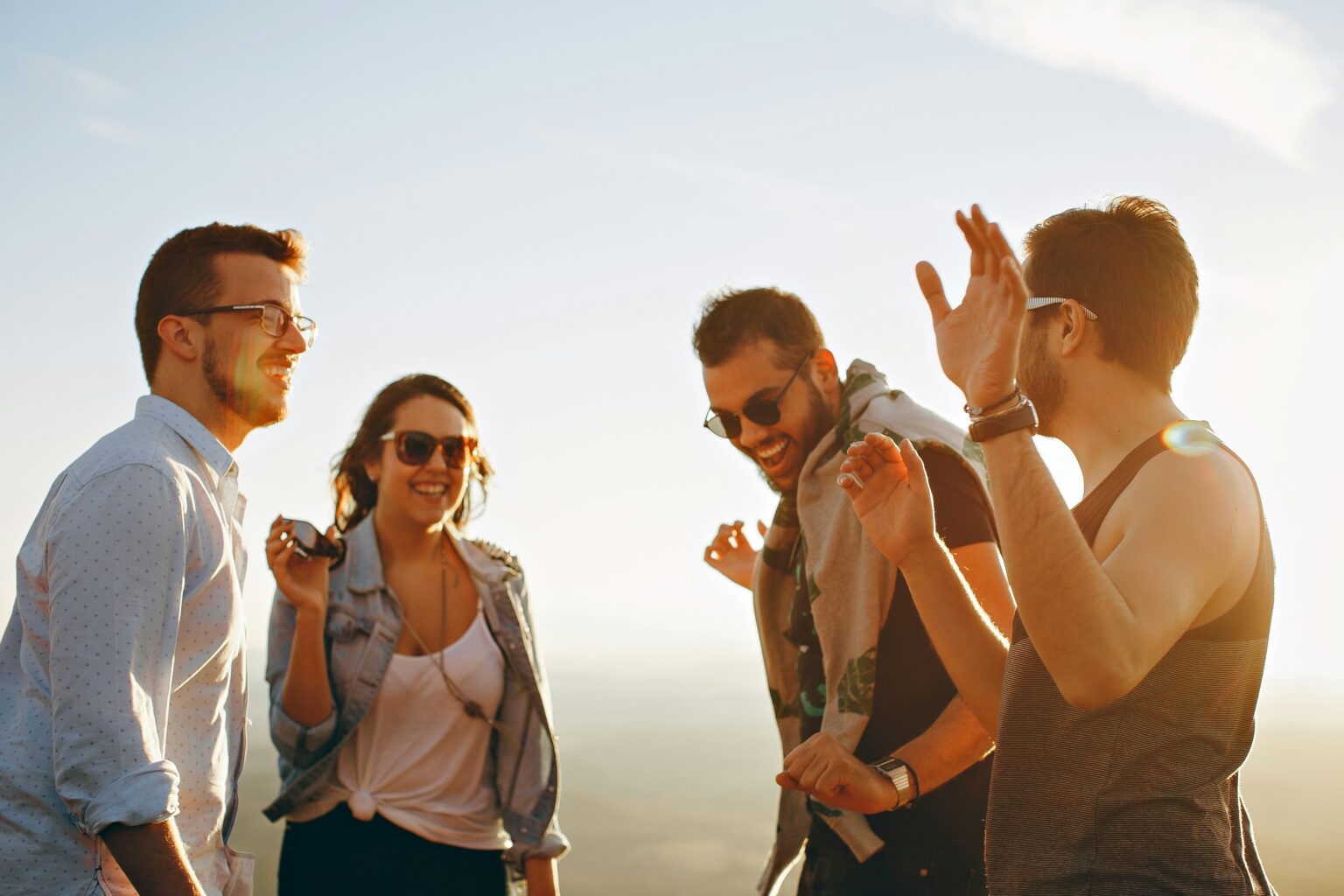 extrovert-what-is-causes-theories-traits-impact-and-more-013969 extrovert-what-is-causes-theories-traits-impact-and-more-013969