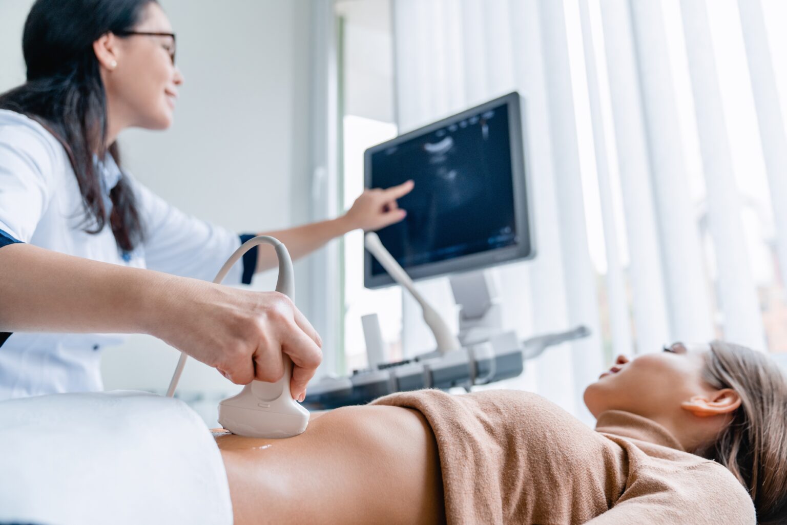 Mid,Adult,Female,Doctor,Using,Ultrasound,Scanner.,Fertility,Pregnancy,Ovulation Mid,Adult,Female,Doctor,Using,Ultrasound,Scanner.,Fertility,Pregnancy,Ovulation