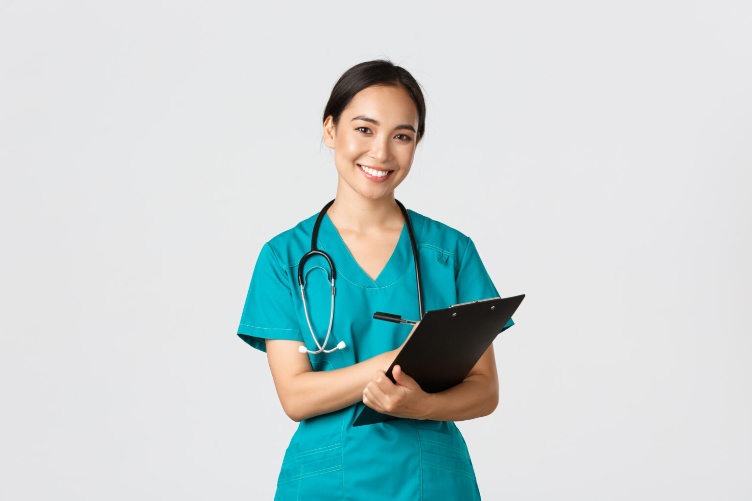 Healthcare workers, preventing virus, quarantine campaign concept. Cheerful friendly asian female physician, doctor with clipboard during daily checkup, standing white background Healthcare workers, preventing virus, quarantine campaign concept. Cheerful friendly asian female physician, doctor with clipboard during daily checkup, standing white background