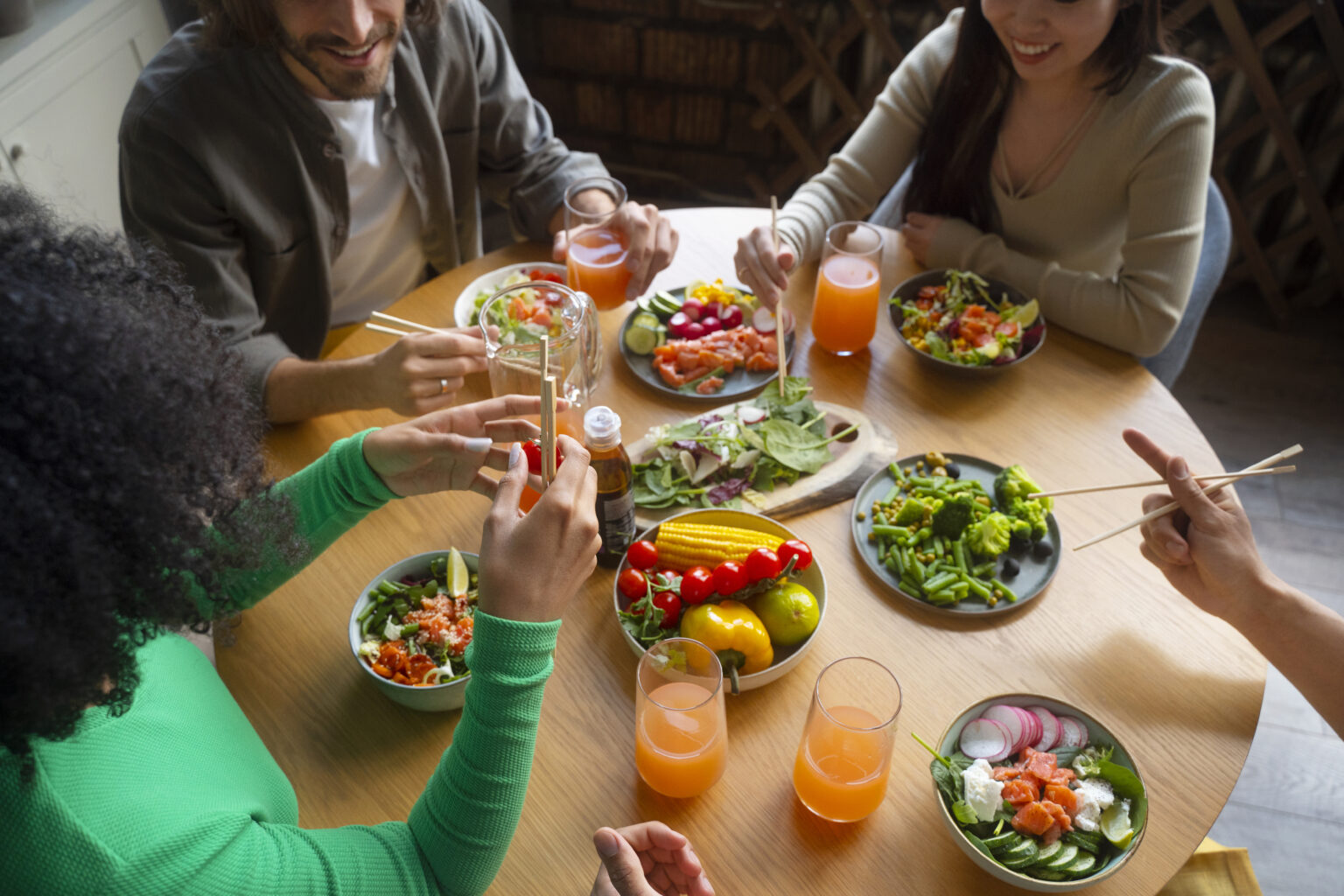 high-angle-people-eating-salmon-bowls high-angle-people-eating-salmon-bowls