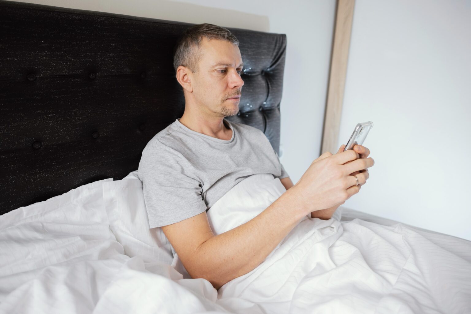 man-bed-using-mobile man-bed-using-mobile