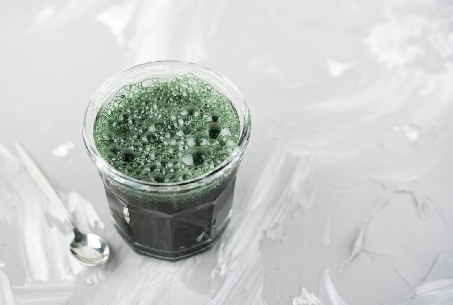 high-view-glass-delicious-smoothie-spoon high-view-glass-delicious-smoothie-spoon