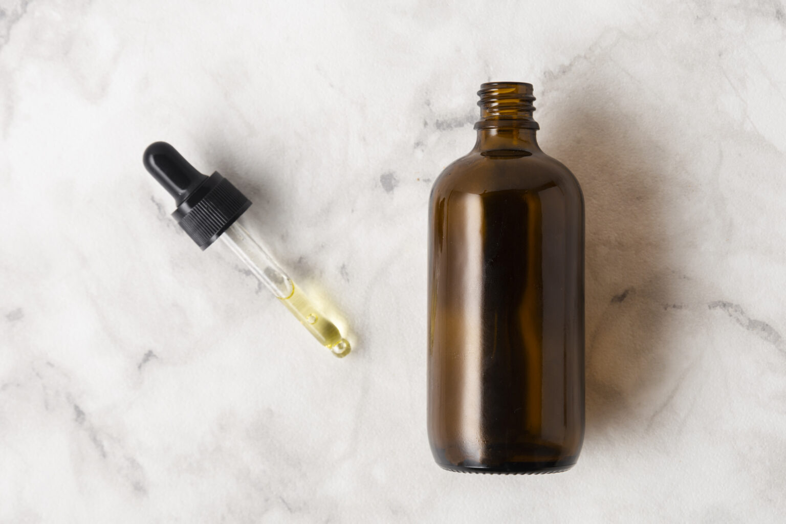 flat-lay-bottle-oils-with-pipette flat-lay-bottle-oils-with-pipette